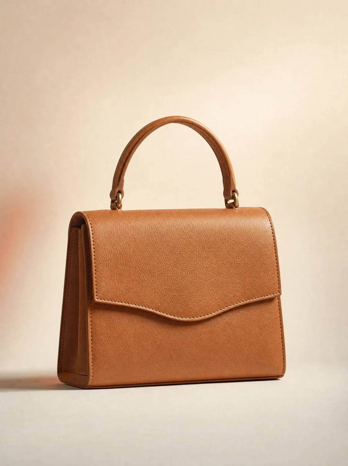 Kleine beige Ledertasche mit Henkel