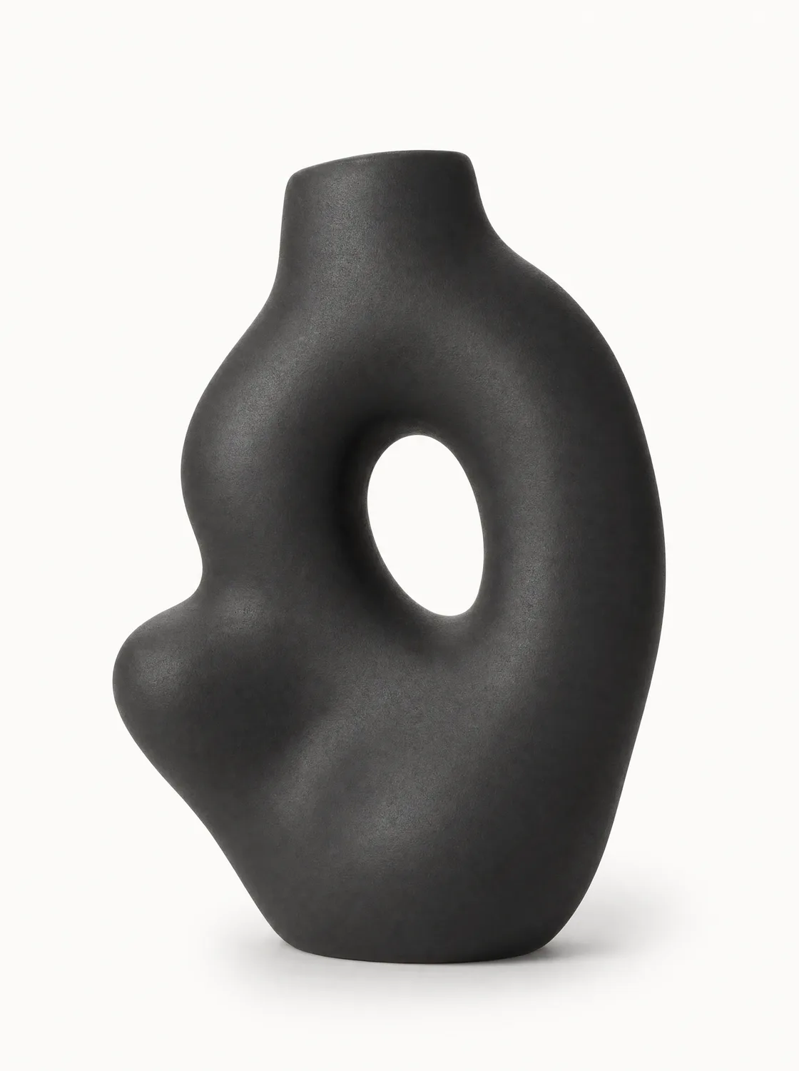 Abstrakte mattschwarze Keramikskulptur mit organischer Form
