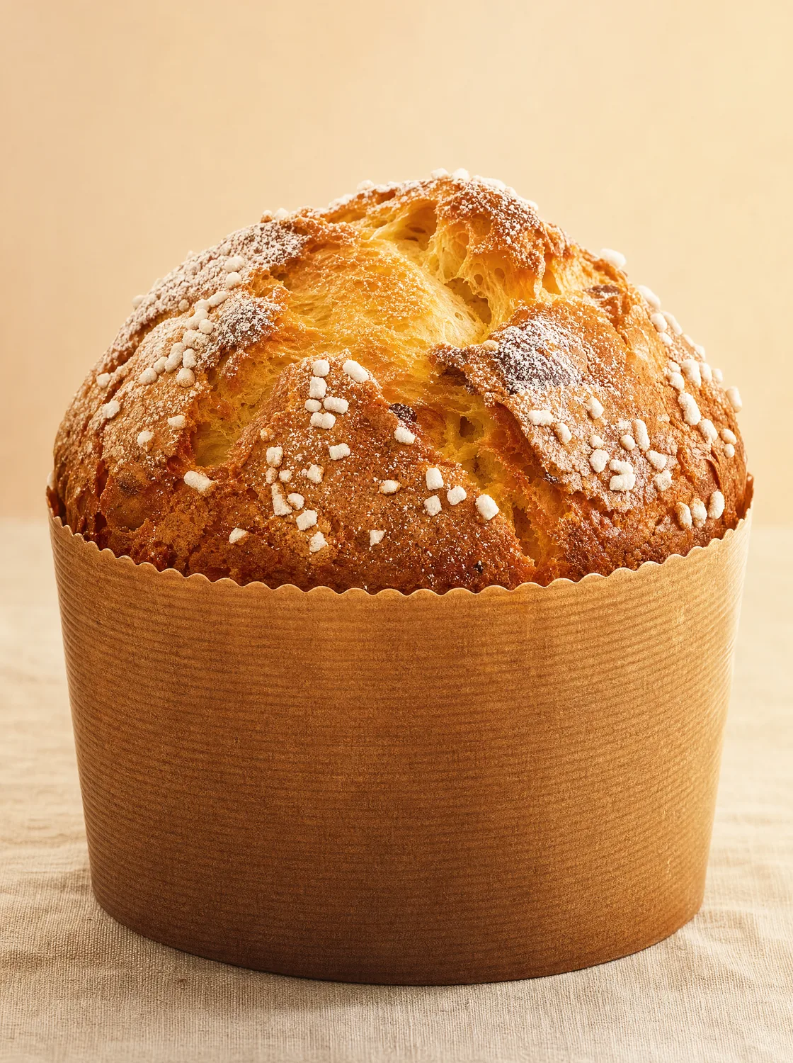 Handgemachter Panettone im Papierform